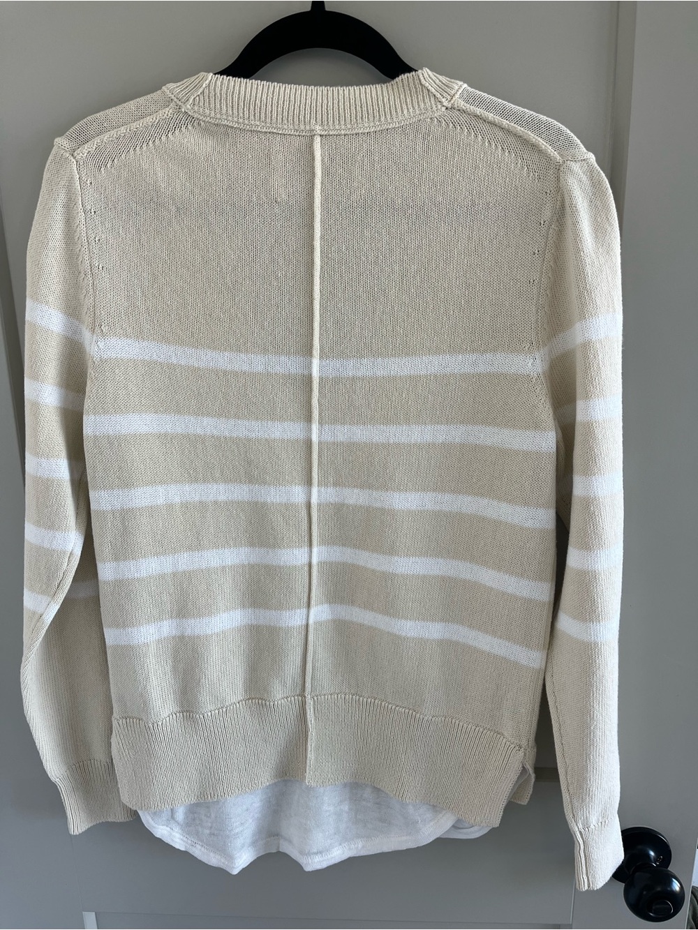Brochu Walker Beige and White Striped V-Neck Pullover like new excellent cond - Picture 7 of 8